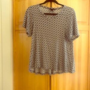 Black and white pattern tee